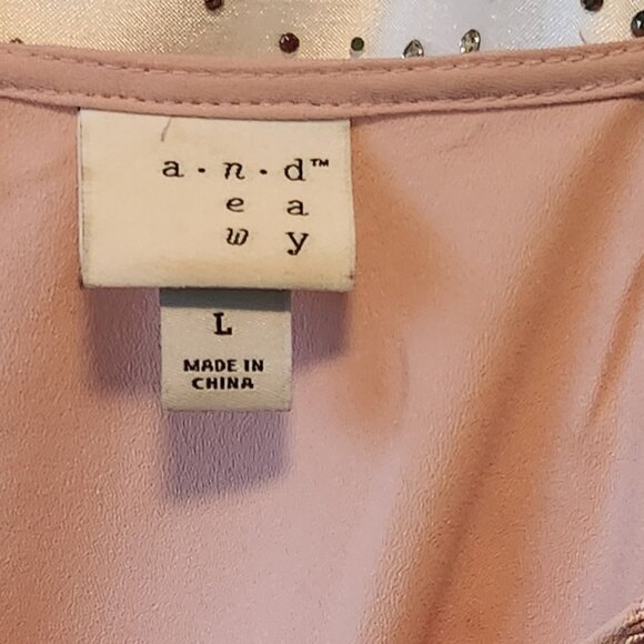 💖 Pink Long-Sleeve Top – Business Casual or Evening with Embroidery - Picture 3 of 3